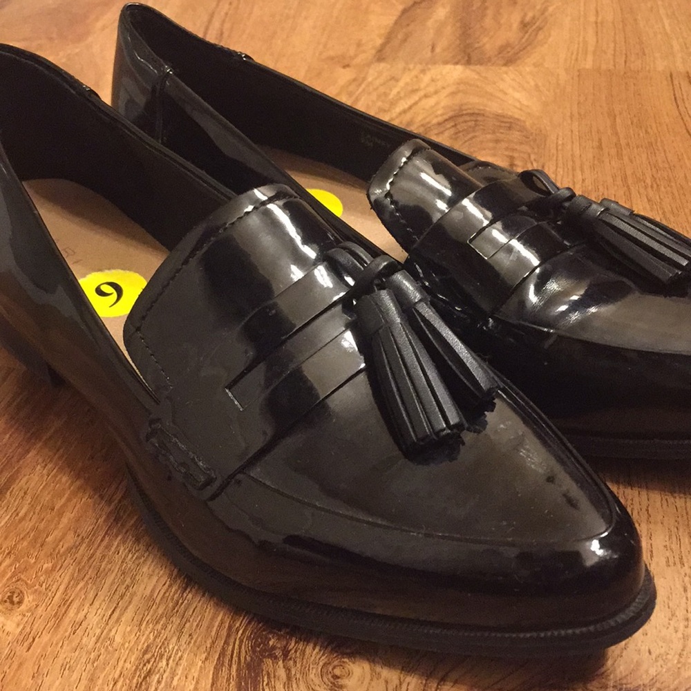 Tahari Black Loafers with Tassle in Black Patent